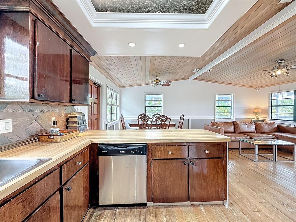 En Venta: $590,000 (2 camas, 2 baños, 1056 Pies cuadrados)