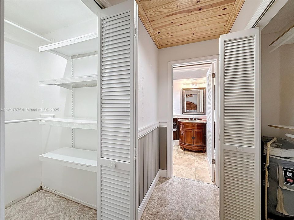 En Venta: $590,000 (2 camas, 2 baños, 1056 Pies cuadrados)