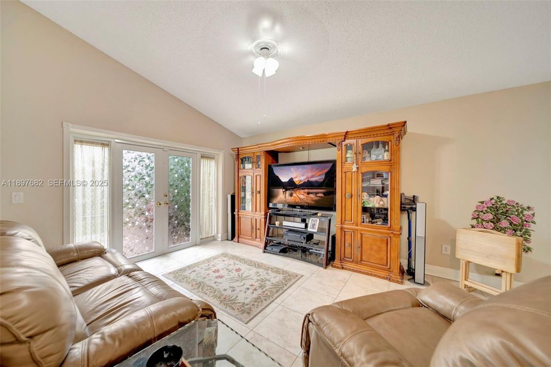 For Sale: $689,000 (4 beds, 2 baths, 2092 Square Feet)