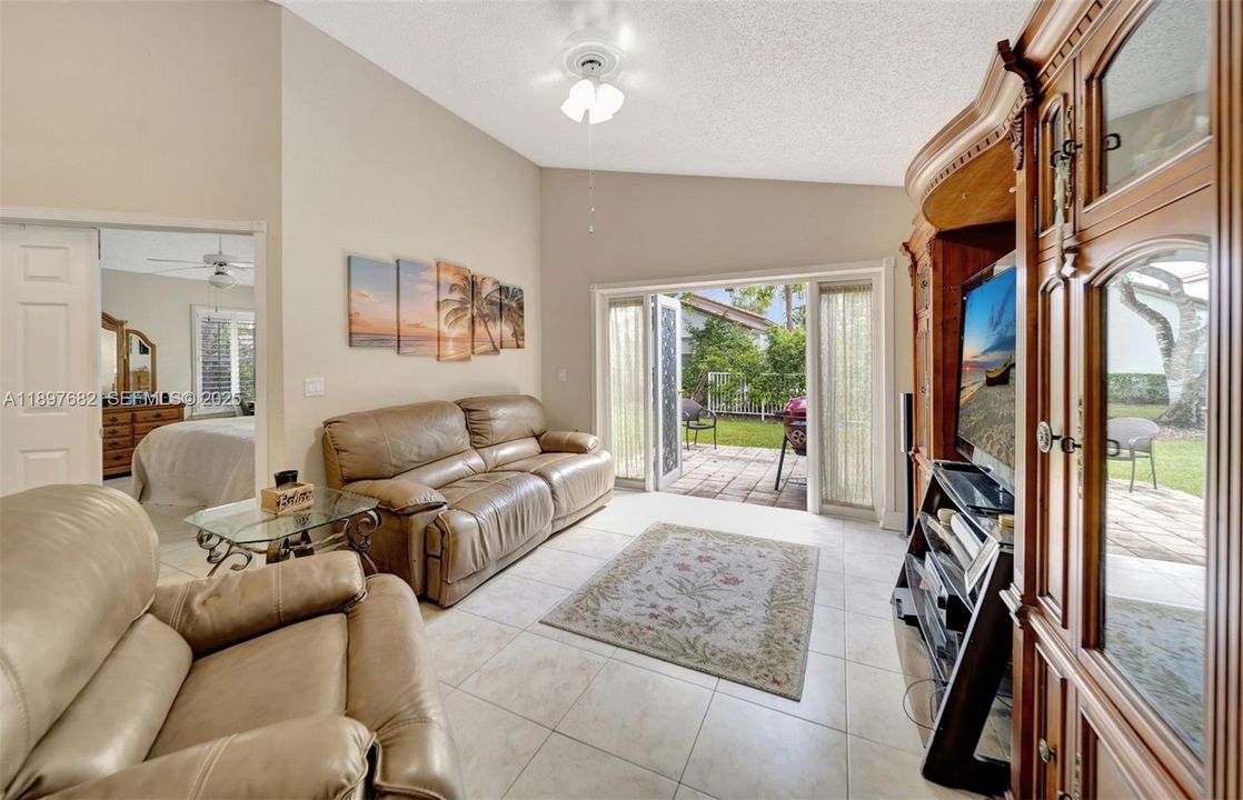 For Sale: $689,000 (4 beds, 2 baths, 2092 Square Feet)