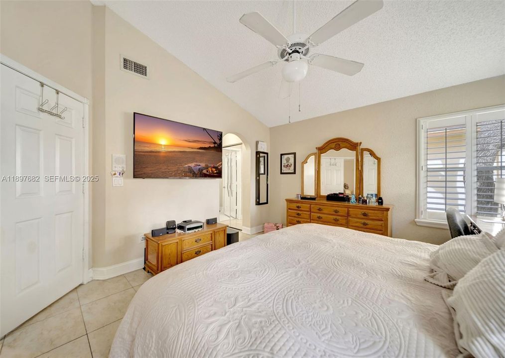 For Sale: $689,000 (4 beds, 2 baths, 2092 Square Feet)