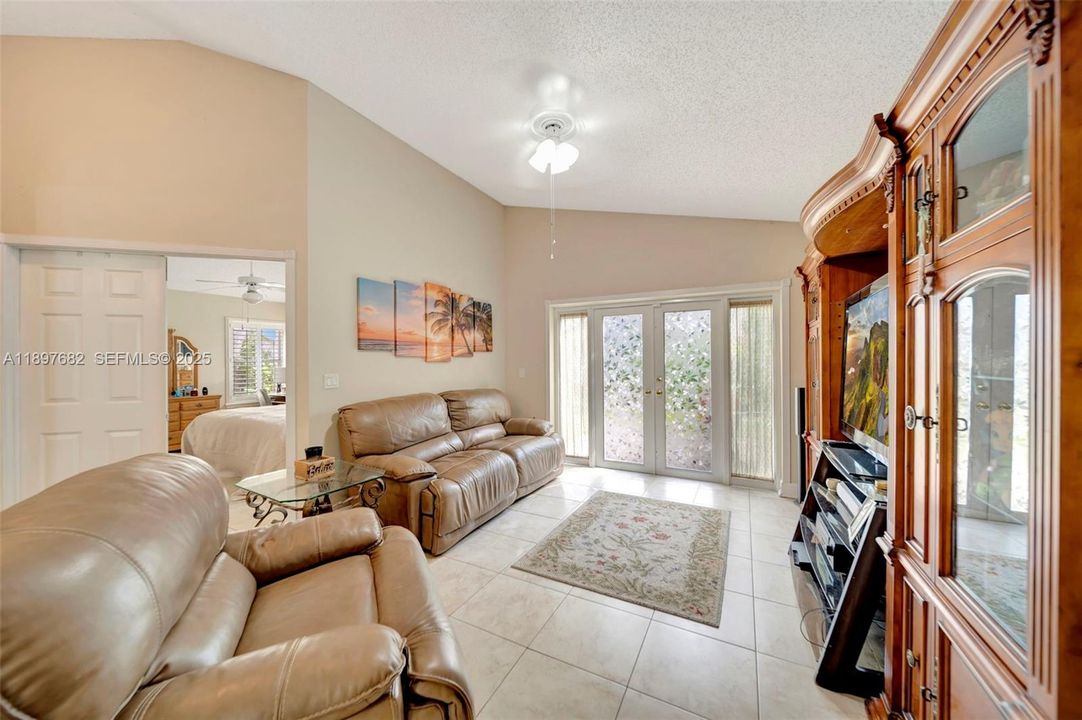 For Sale: $689,000 (4 beds, 2 baths, 2092 Square Feet)