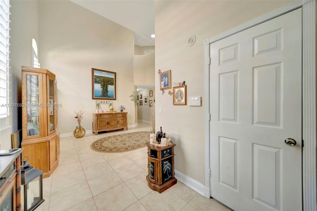 For Sale: $689,000 (4 beds, 2 baths, 2092 Square Feet)