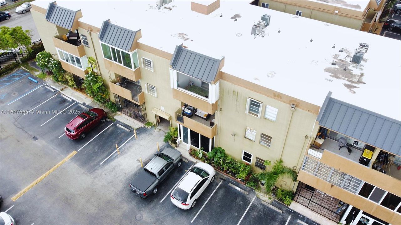 En Venta: $250,000 (2 camas, 1 baños, 880 Pies cuadrados)