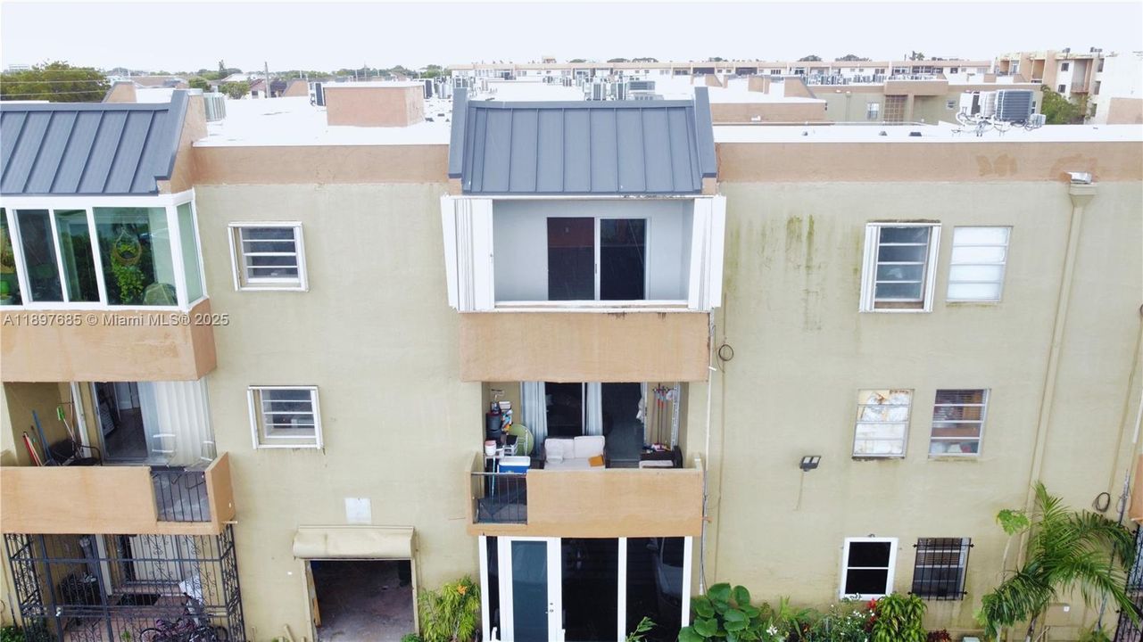 En Venta: $250,000 (2 camas, 1 baños, 880 Pies cuadrados)