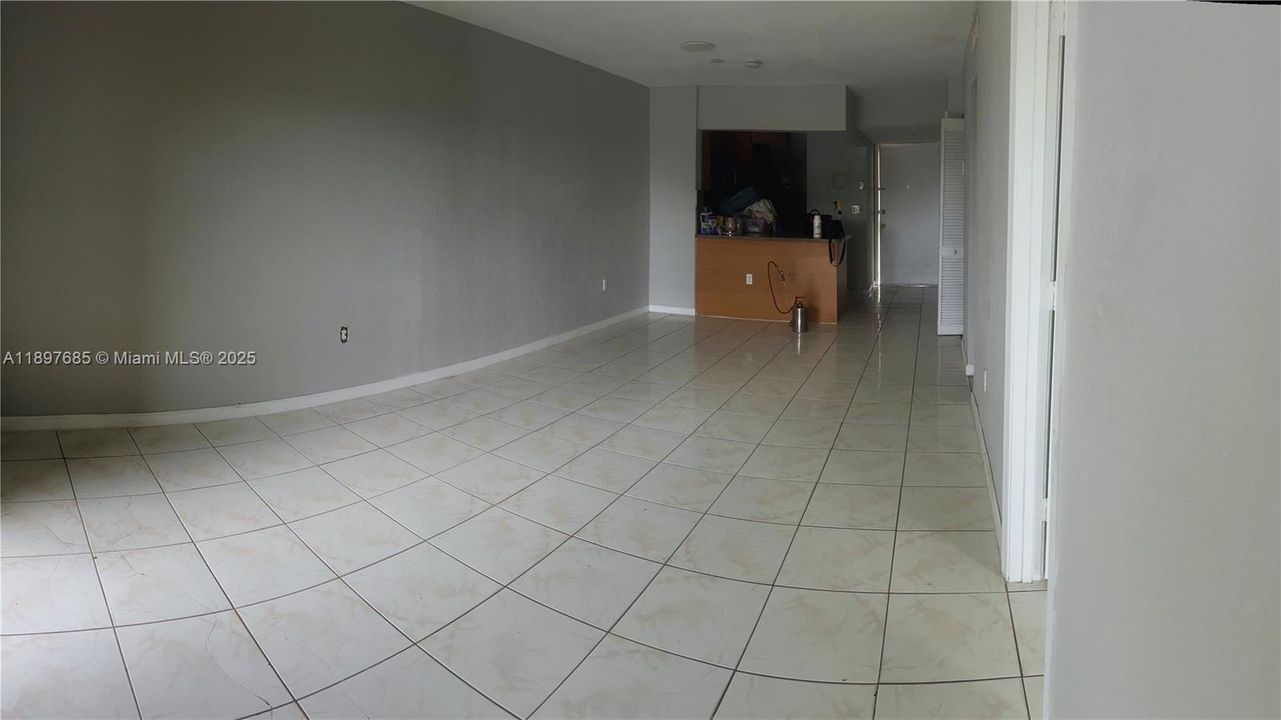 En Venta: $250,000 (2 camas, 1 baños, 880 Pies cuadrados)