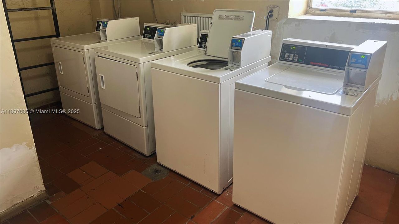 En Venta: $250,000 (2 camas, 1 baños, 880 Pies cuadrados)