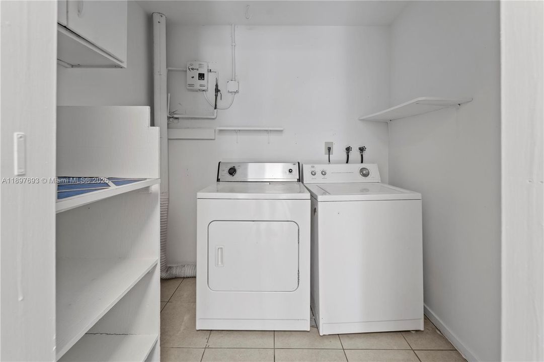 Active With Contract: $2,750 (3 beds, 2 baths, 1320 Square Feet)