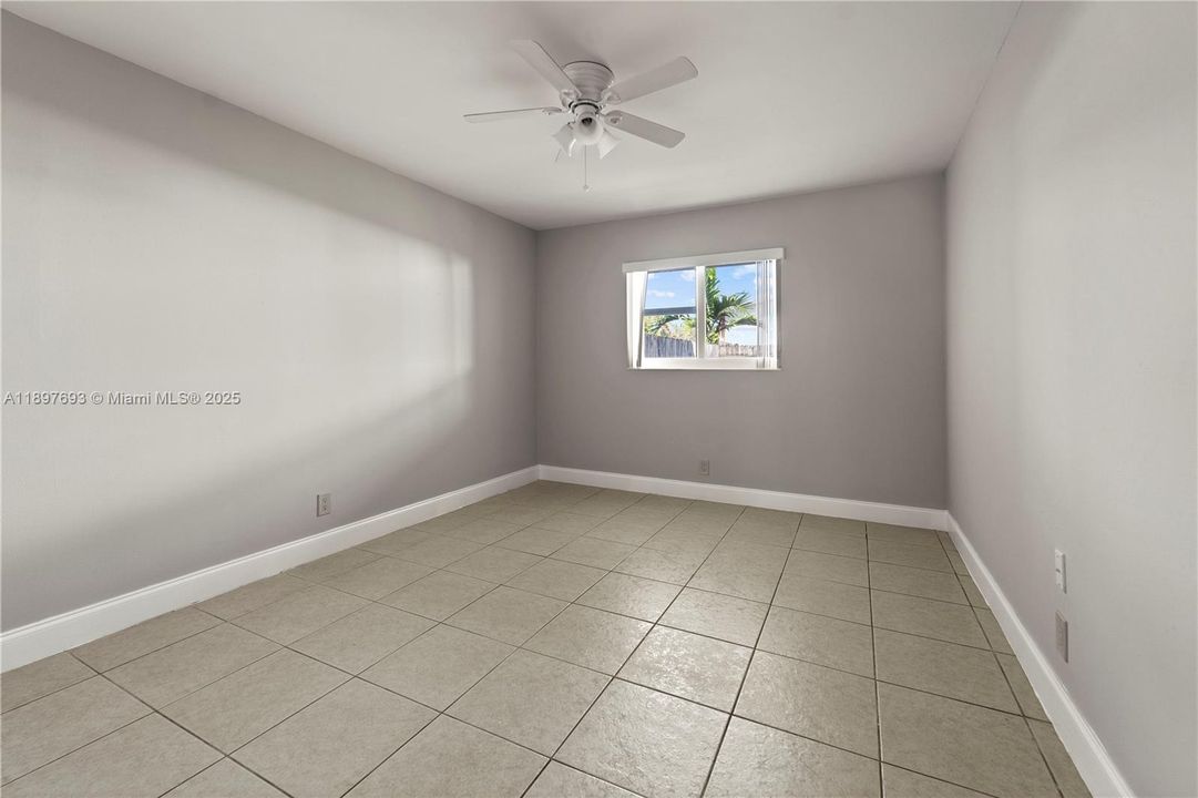 Active With Contract: $2,750 (3 beds, 2 baths, 1320 Square Feet)