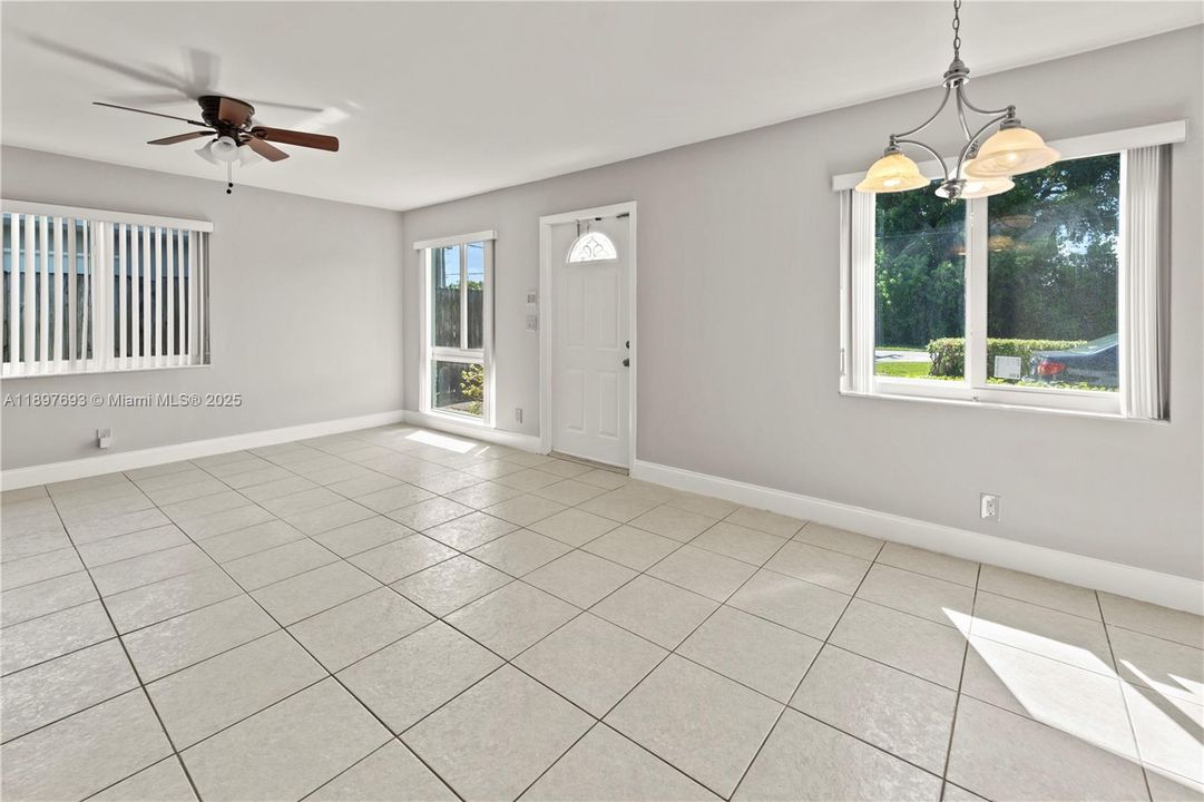 Active With Contract: $2,750 (3 beds, 2 baths, 1320 Square Feet)