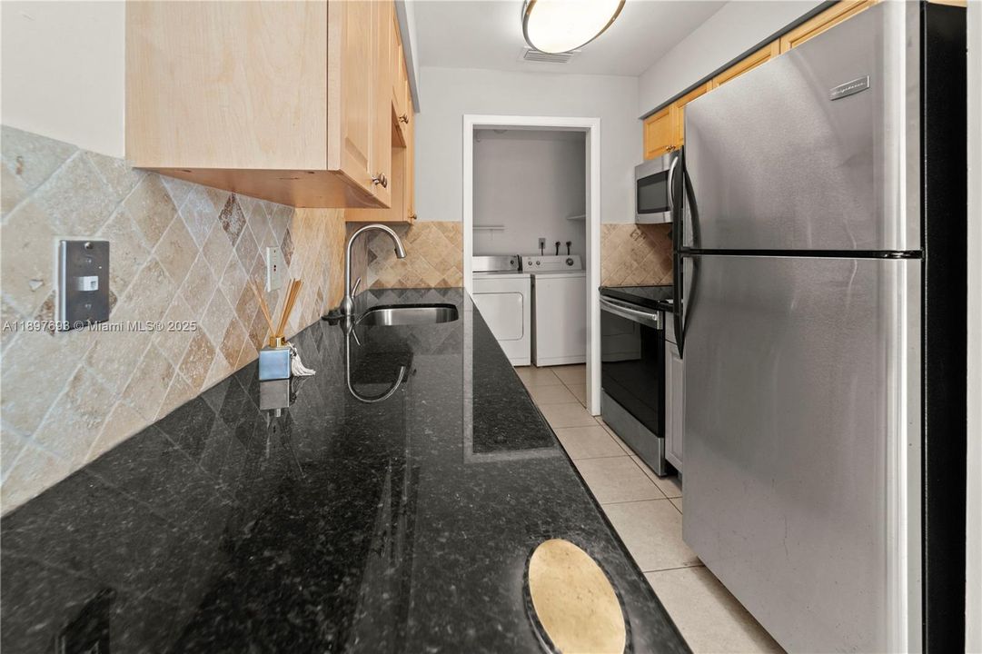 Active With Contract: $2,750 (3 beds, 2 baths, 1320 Square Feet)