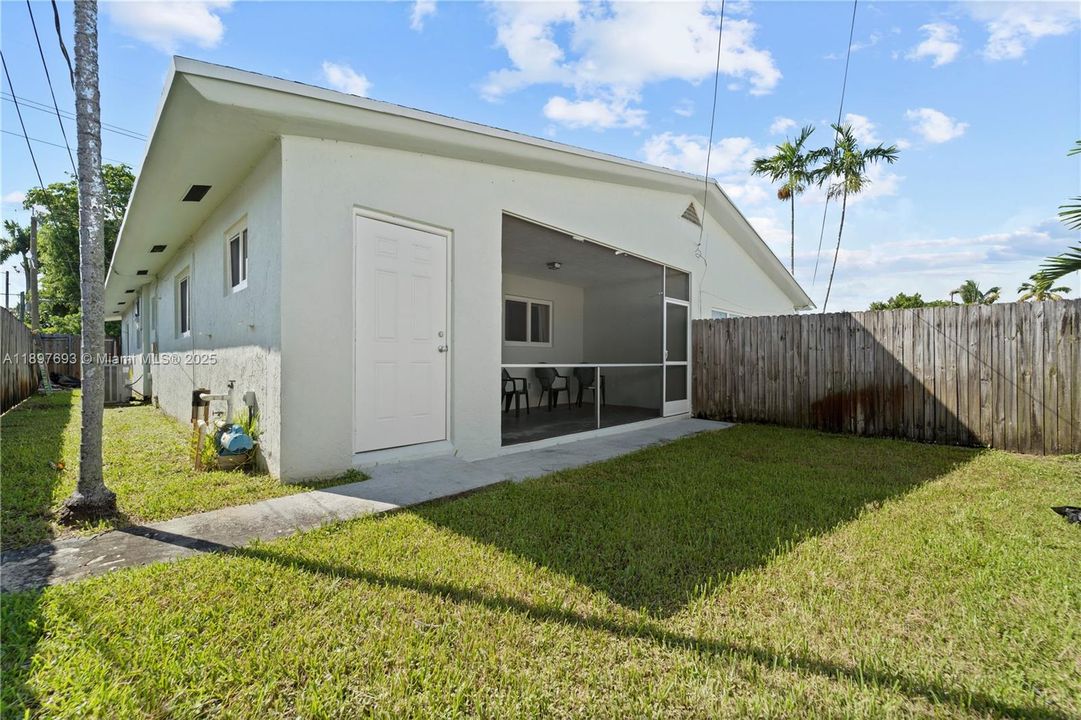 Active With Contract: $2,750 (3 beds, 2 baths, 1320 Square Feet)