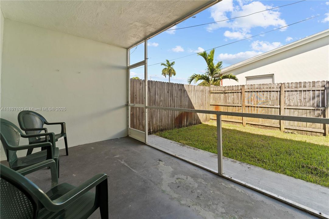 Active With Contract: $2,750 (3 beds, 2 baths, 1320 Square Feet)