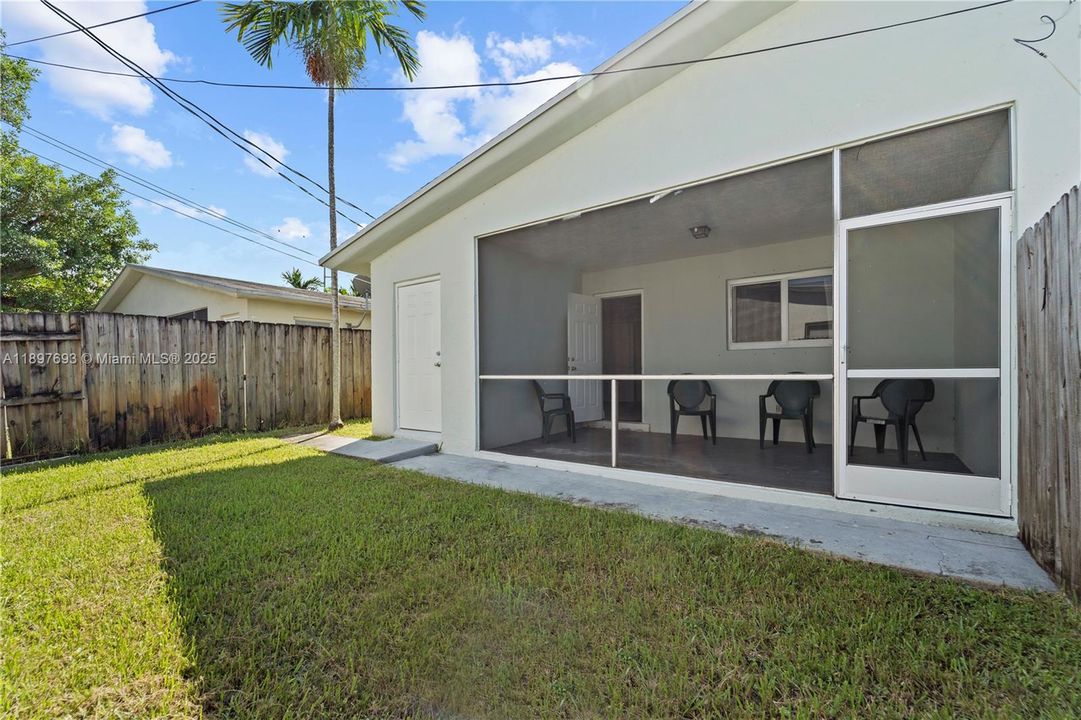 Active With Contract: $2,750 (3 beds, 2 baths, 1320 Square Feet)