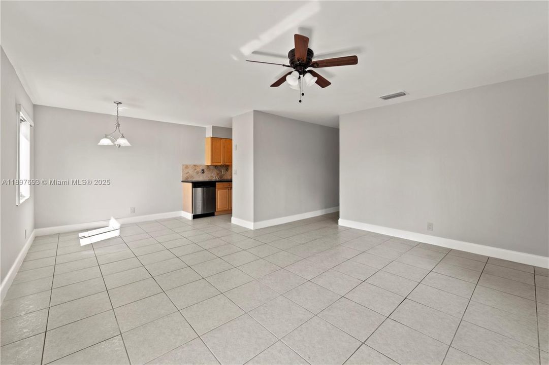 Active With Contract: $2,750 (3 beds, 2 baths, 1320 Square Feet)