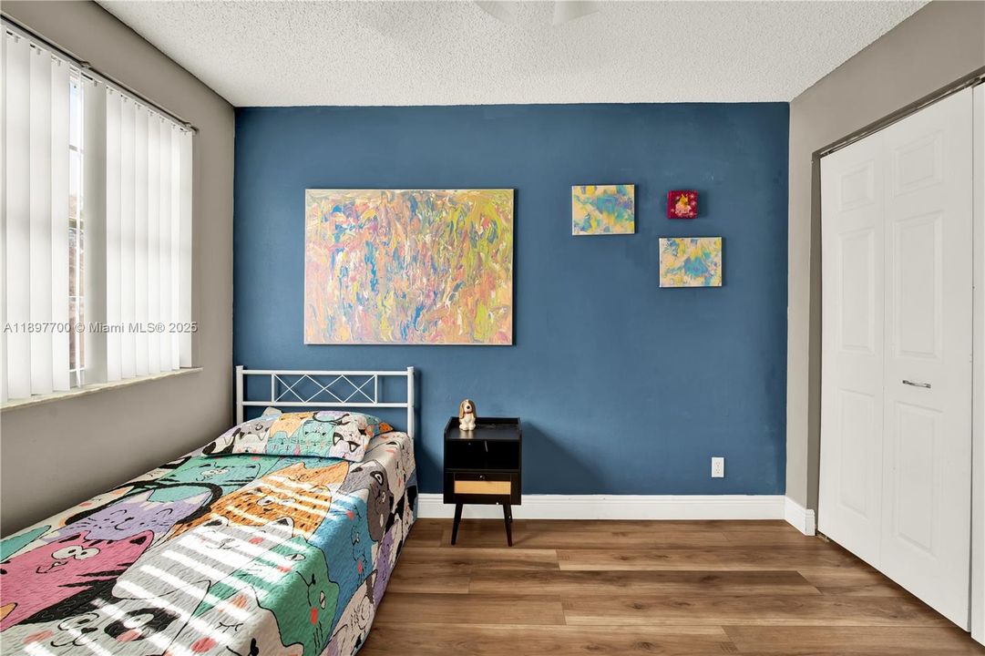 合同活跃: $625,000 (4 贝兹, 2 浴室, 1956 平方英尺)