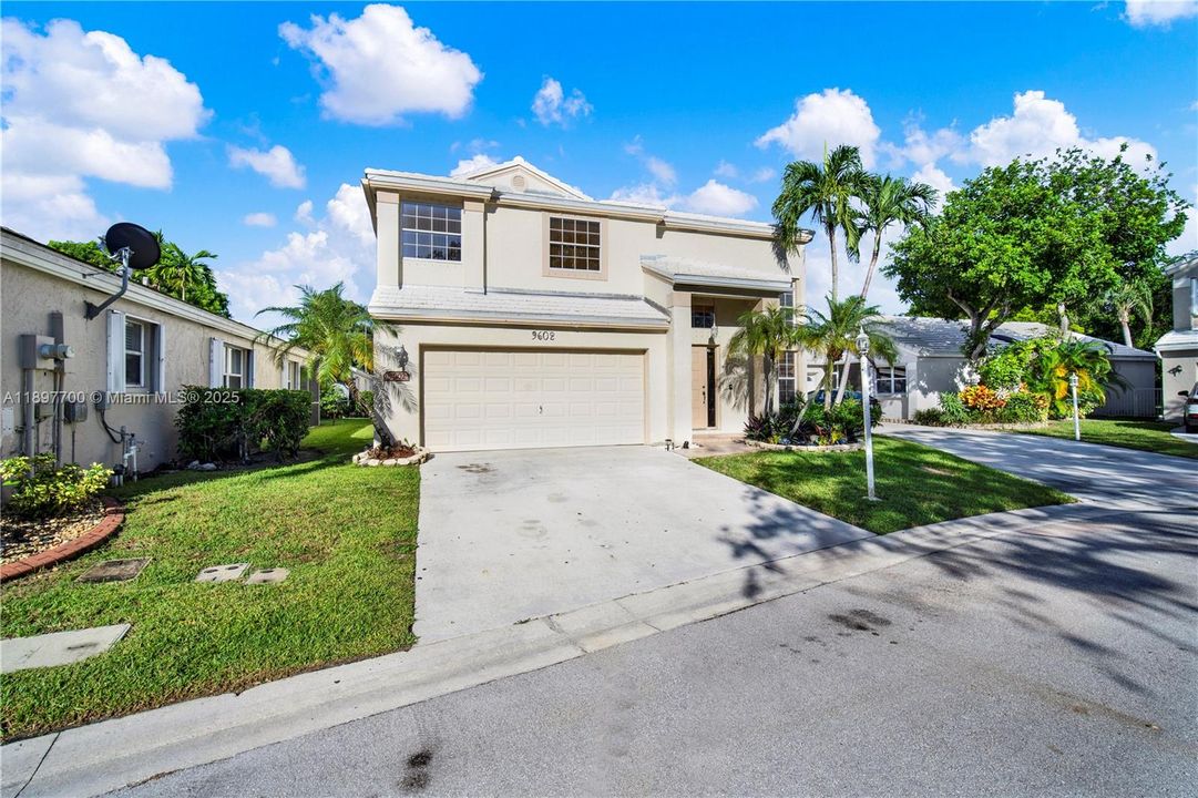 合同活跃: $625,000 (4 贝兹, 2 浴室, 1956 平方英尺)