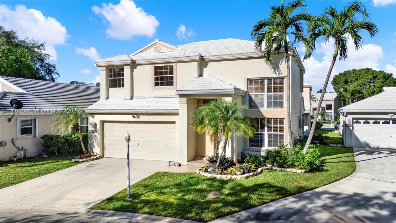 合同活跃: $625,000 (4 贝兹, 2 浴室, 1956 平方英尺)