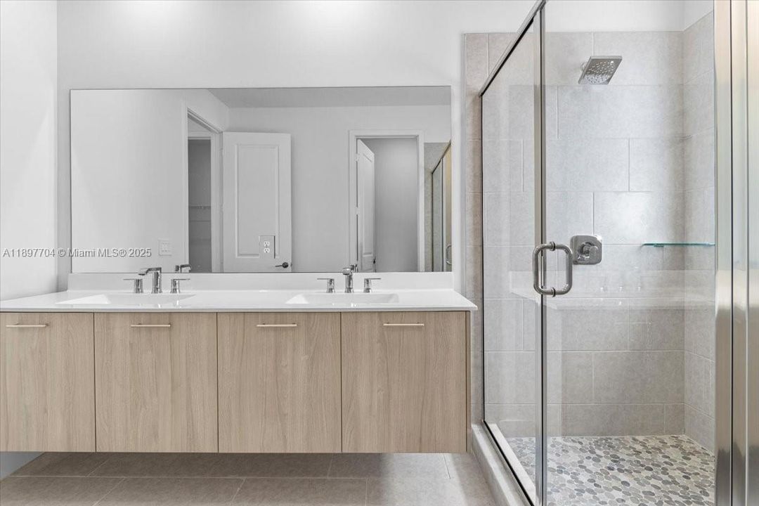 В аренду: $6,900 (5 спален, 4 ванн, 3888 Квадратных фут)