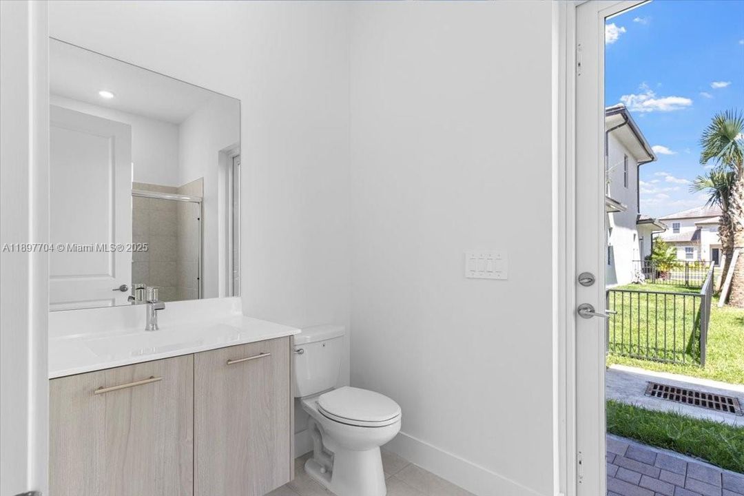 В аренду: $6,900 (5 спален, 4 ванн, 3888 Квадратных фут)