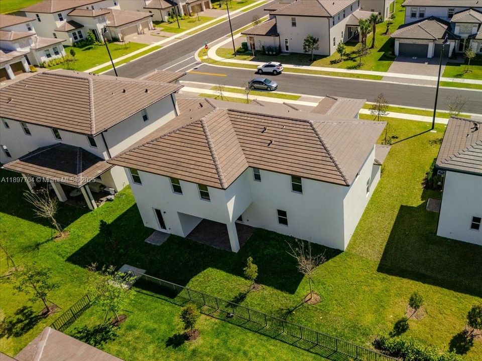 В аренду: $6,900 (5 спален, 4 ванн, 3888 Квадратных фут)