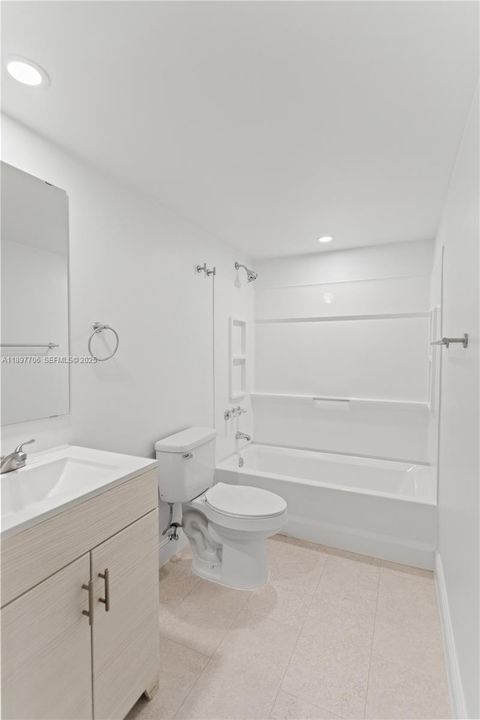 For Rent: $2,300 (2 beds, 2 baths, 1004 Square Feet)