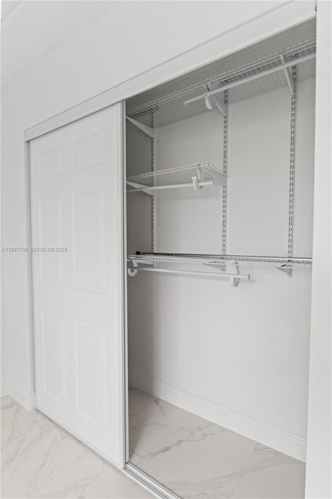 For Rent: $2,300 (2 beds, 2 baths, 1004 Square Feet)