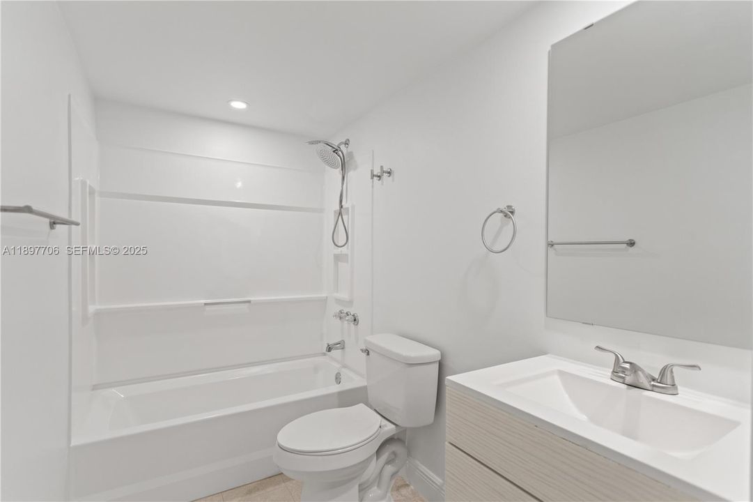 For Rent: $2,300 (2 beds, 2 baths, 1004 Square Feet)