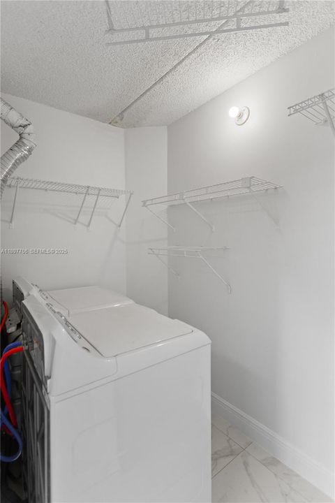 For Rent: $2,300 (2 beds, 2 baths, 1004 Square Feet)