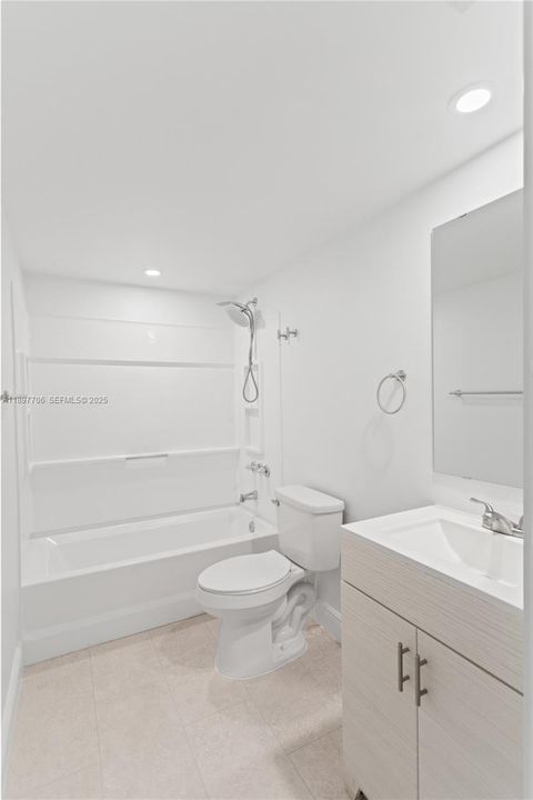 For Rent: $2,300 (2 beds, 2 baths, 1004 Square Feet)