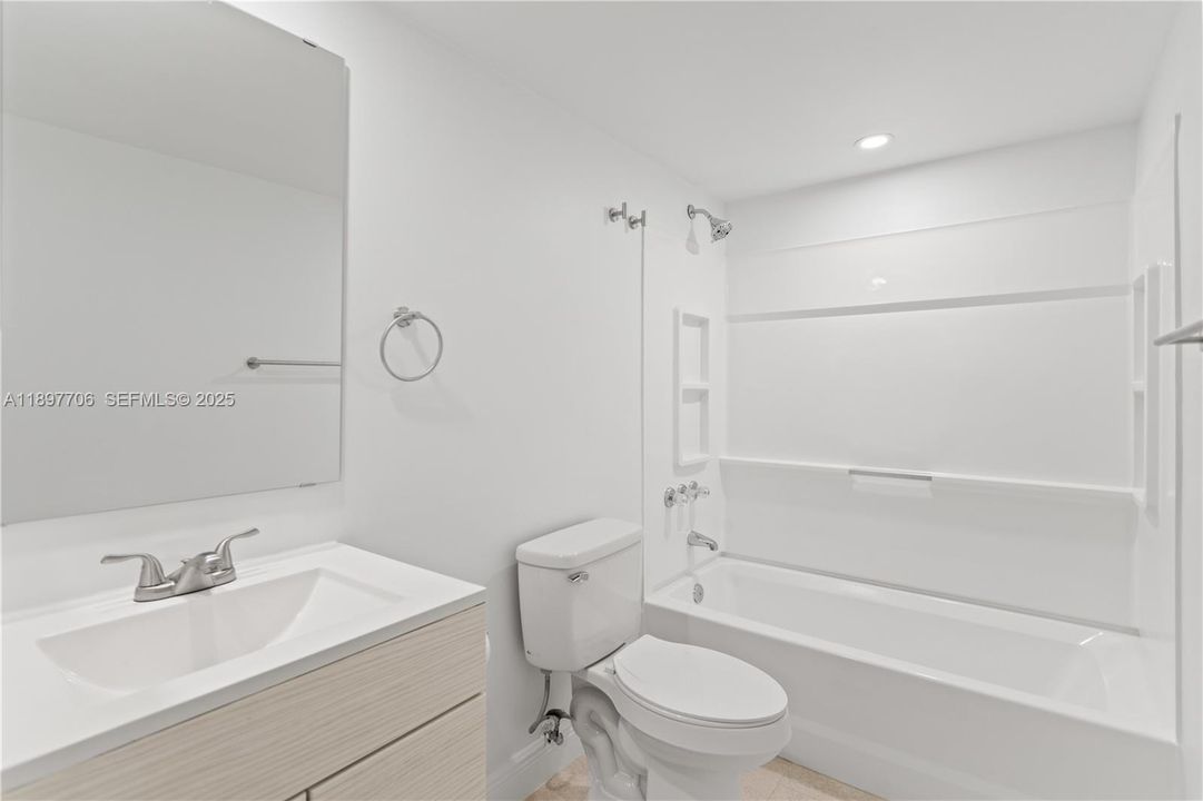 For Rent: $2,300 (2 beds, 2 baths, 1004 Square Feet)