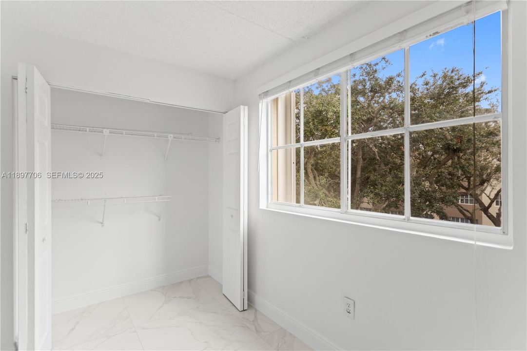 For Rent: $2,300 (2 beds, 2 baths, 1004 Square Feet)