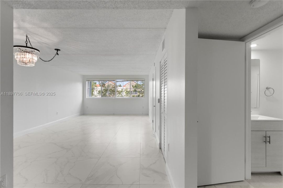 For Rent: $2,300 (2 beds, 2 baths, 1004 Square Feet)