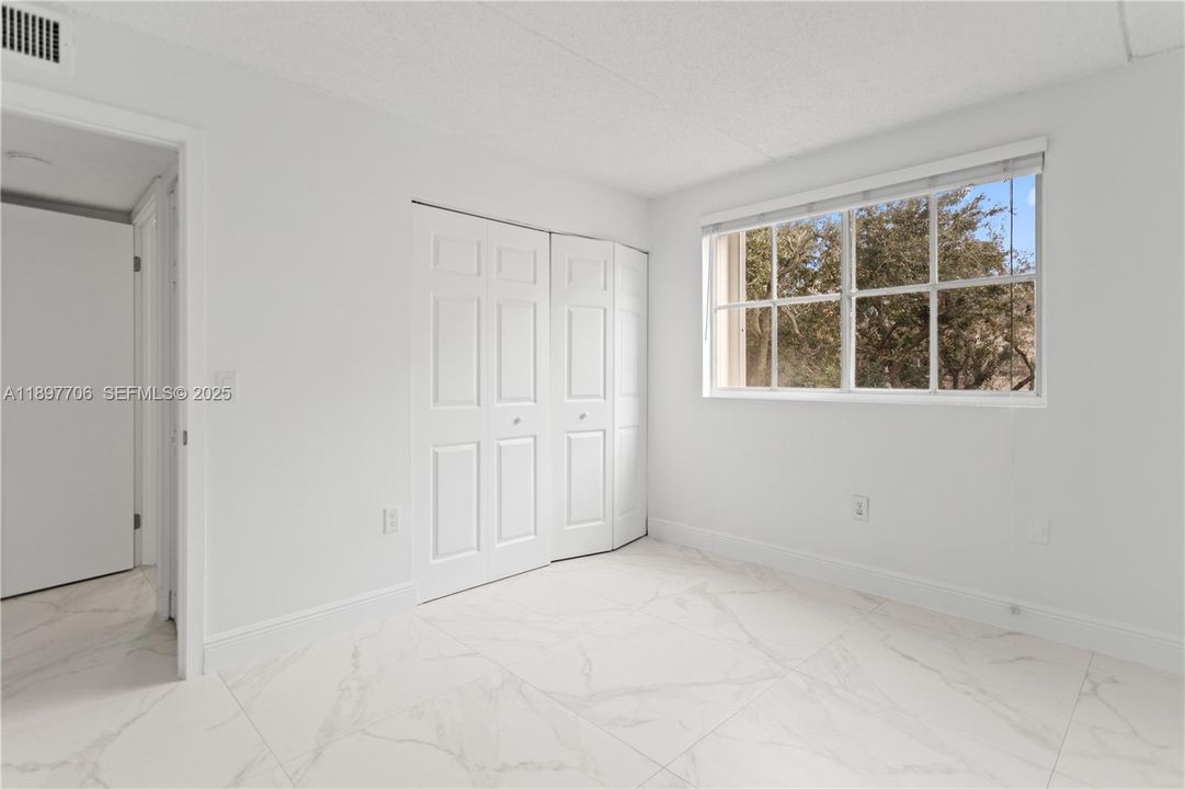 For Rent: $2,300 (2 beds, 2 baths, 1004 Square Feet)