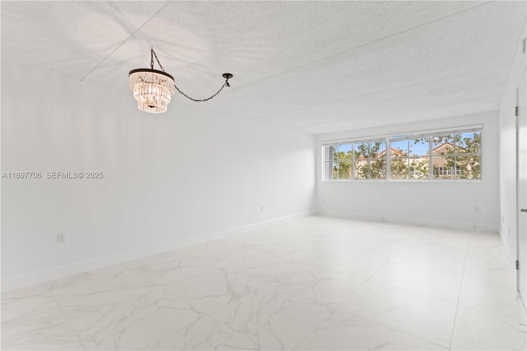 For Rent: $2,300 (2 beds, 2 baths, 1004 Square Feet)