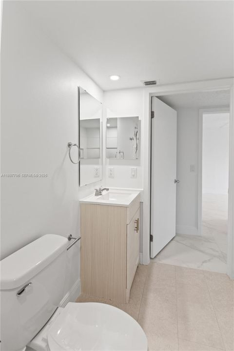 For Rent: $2,300 (2 beds, 2 baths, 1004 Square Feet)