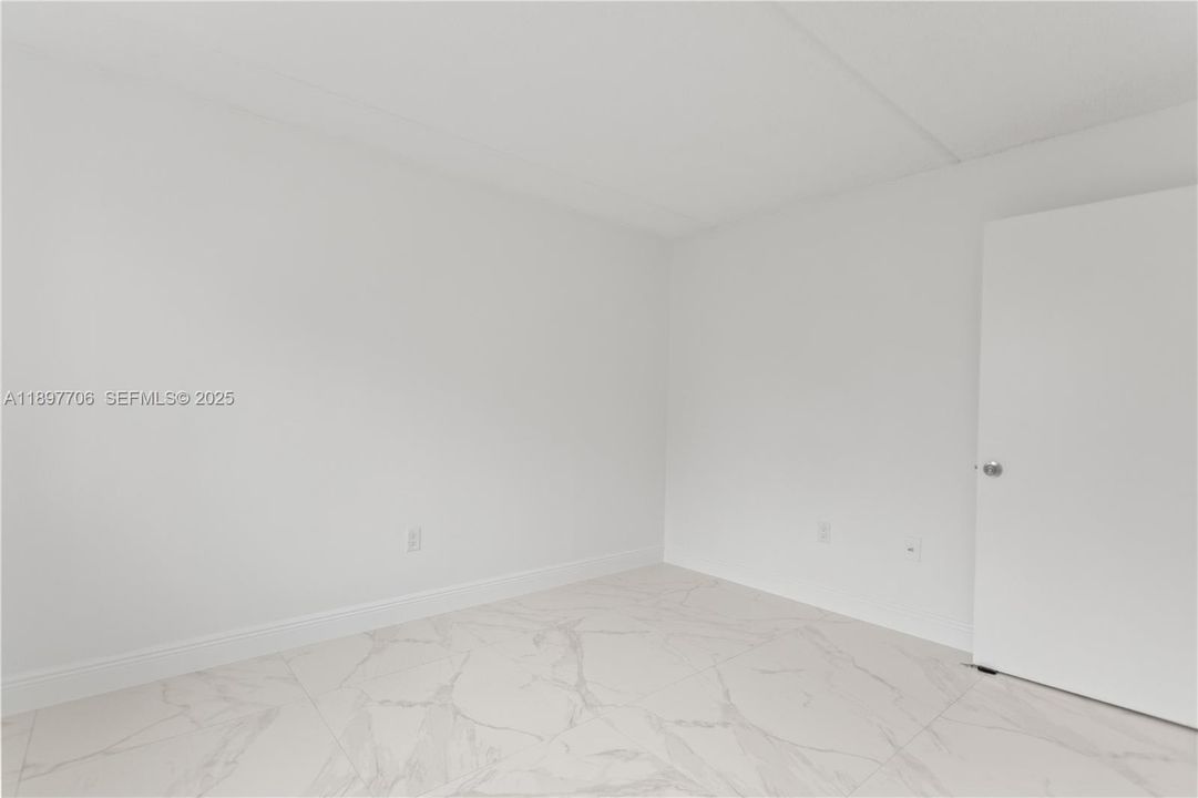 For Rent: $2,300 (2 beds, 2 baths, 1004 Square Feet)