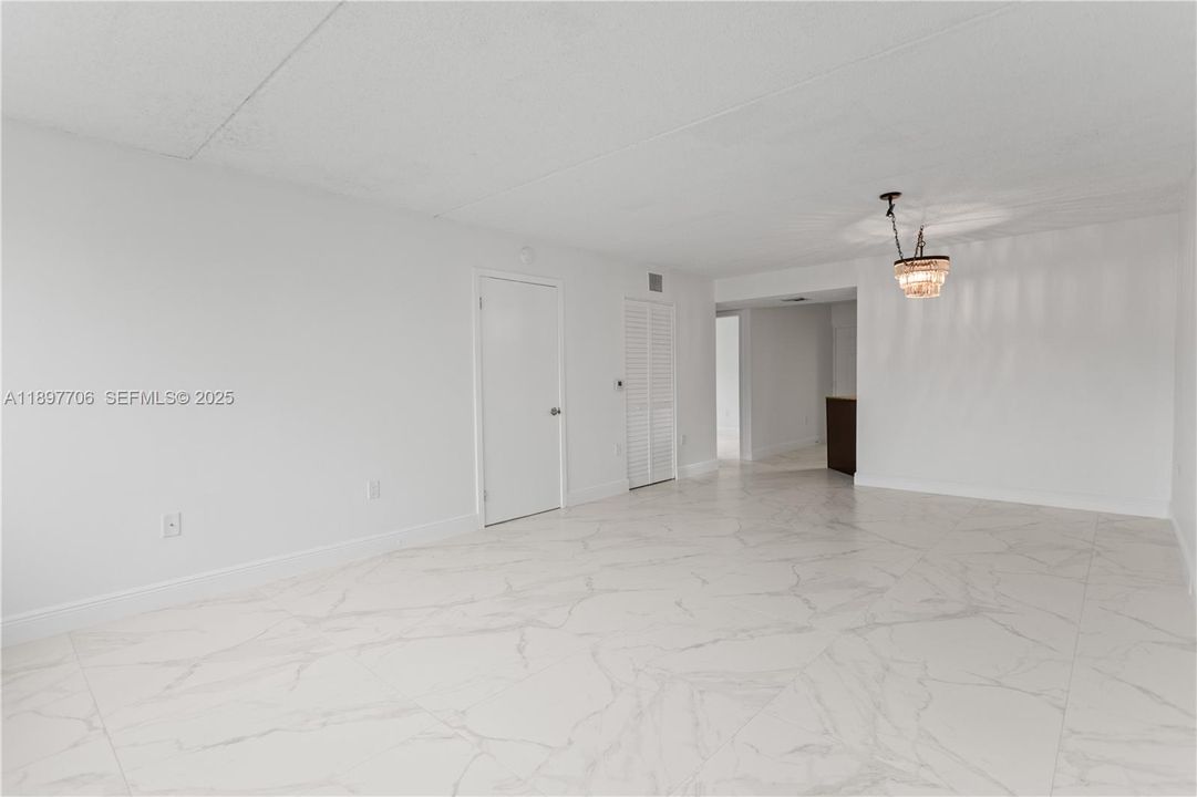 For Rent: $2,300 (2 beds, 2 baths, 1004 Square Feet)