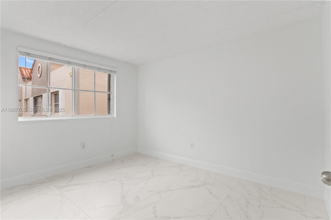 For Rent: $2,300 (2 beds, 2 baths, 1004 Square Feet)