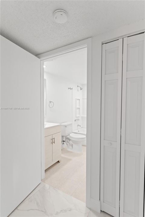 For Rent: $2,300 (2 beds, 2 baths, 1004 Square Feet)