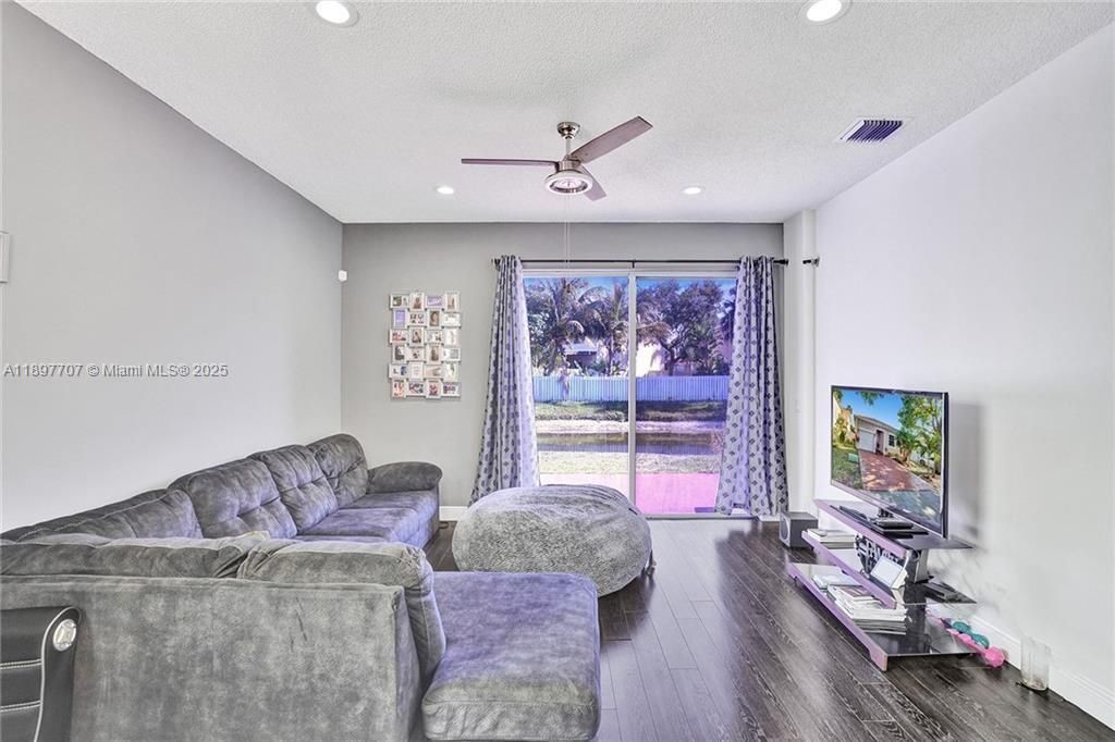 待售: $499,900 (3 贝兹, 2 浴室, 1394 平方英尺)