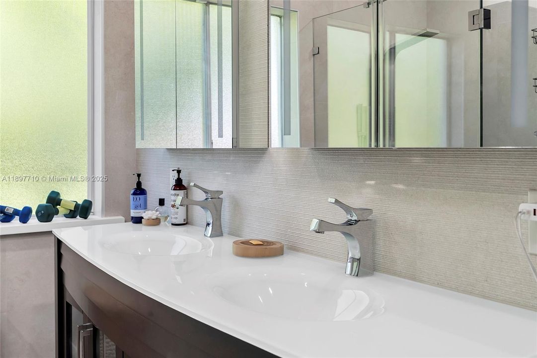 For Sale: $795,000 (3 beds, 2 baths, 1603 Square Feet)