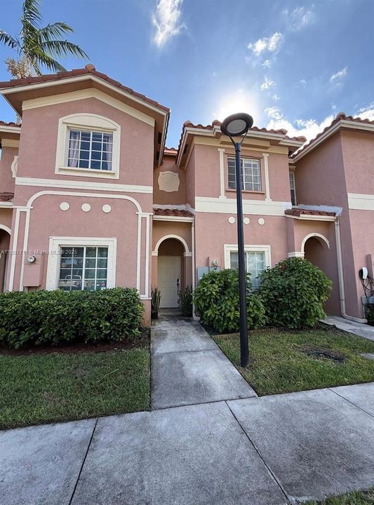 For Sale: $348,500 (2 beds, 2 baths, 1268 Square Feet)