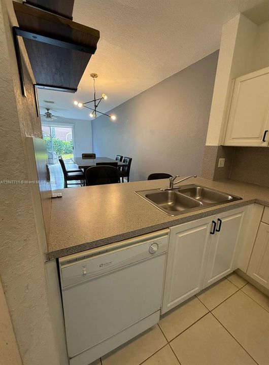 For Sale: $348,500 (2 beds, 2 baths, 1268 Square Feet)