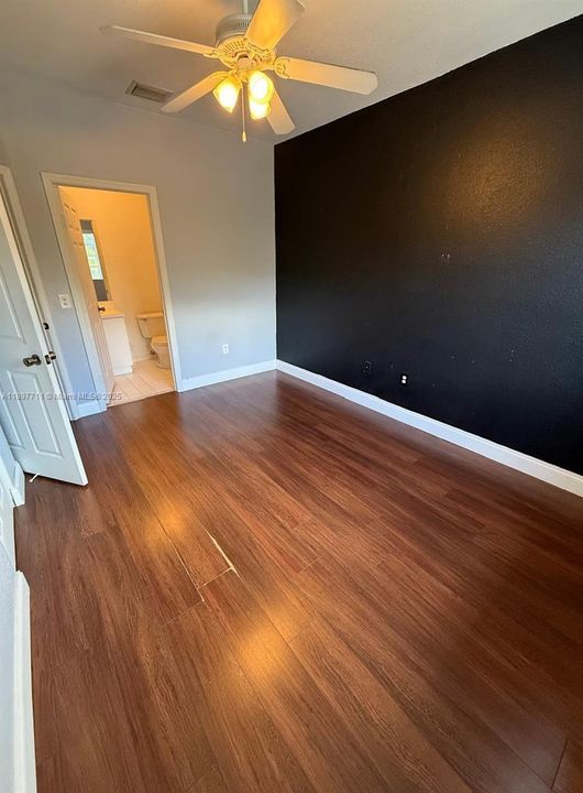 For Sale: $348,500 (2 beds, 2 baths, 1268 Square Feet)