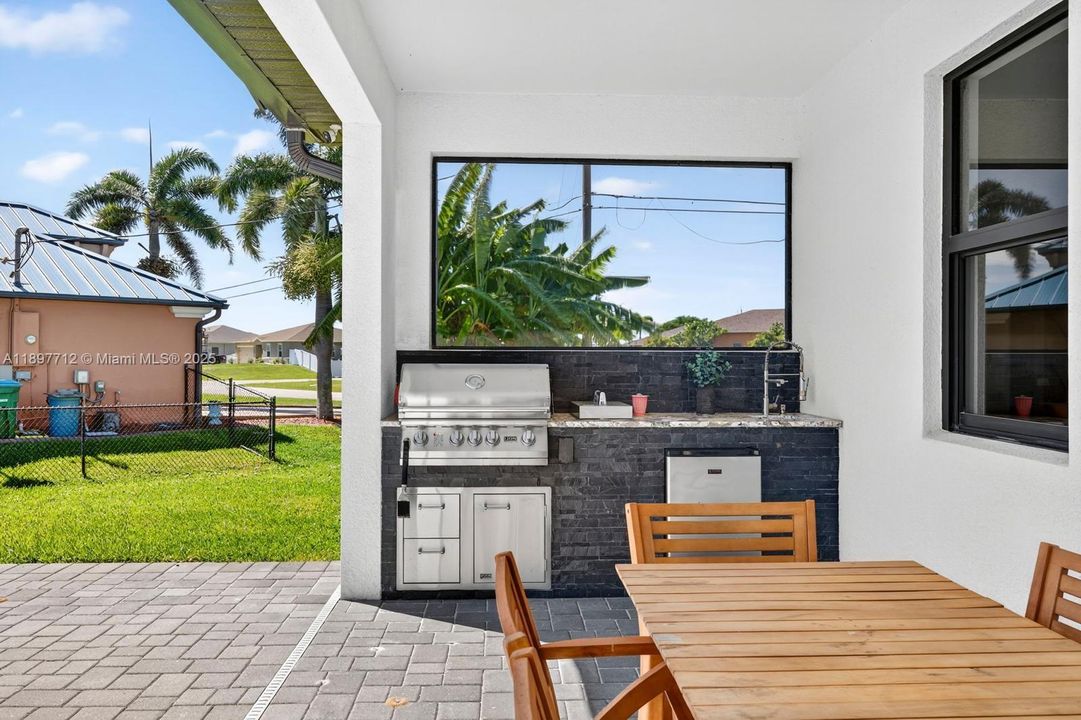 待售: $690,000 (4 贝兹, 3 浴室, 0 平方英尺)