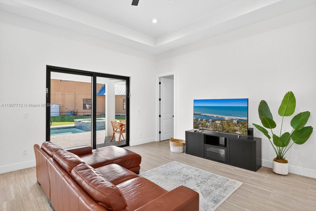 待售: $690,000 (4 贝兹, 3 浴室, 0 平方英尺)