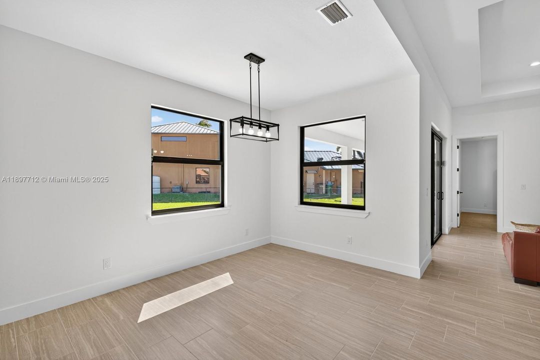 待售: $690,000 (4 贝兹, 3 浴室, 0 平方英尺)