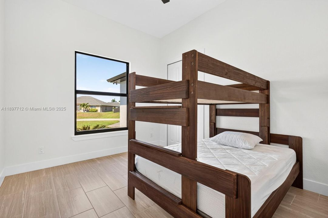 待售: $690,000 (4 贝兹, 3 浴室, 0 平方英尺)