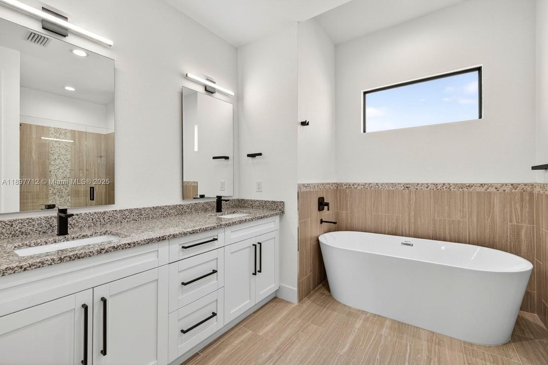 待售: $690,000 (4 贝兹, 3 浴室, 0 平方英尺)